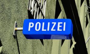 police gad7e214e2 1280 300x179 - Anwalt Beschuldigtenvorladung Duisburg
